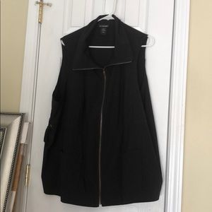 Versatile black vest